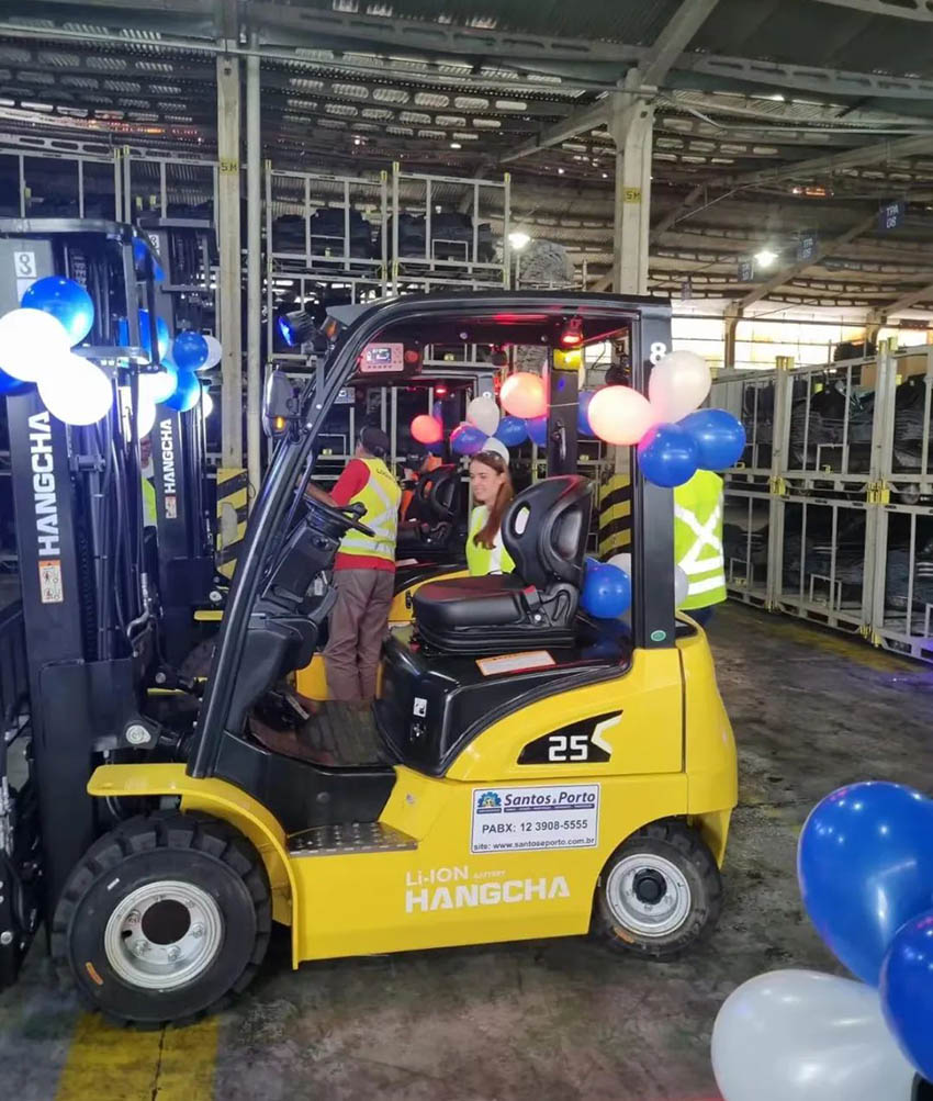 Li-ion Forklifts Delivery to a Brazil Customer in Auto Industry-02.jpg